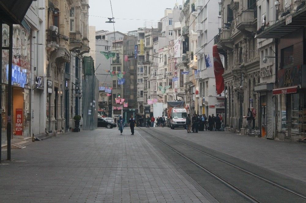 İstiklal Caddesinde 1 Mayıs Sessizliği