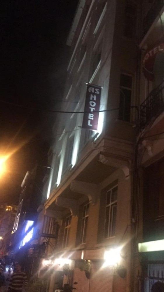 İstiklal Caddesinde Otel Yangını Paniğe Sebep Oldu