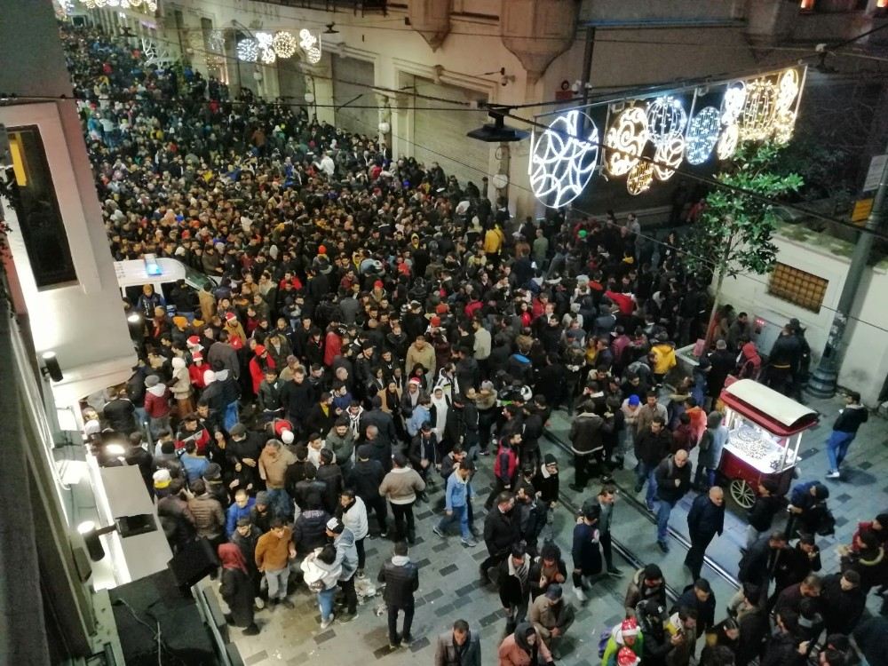 İstiklal Caddesinde Yılbaşı Yoğunluğu