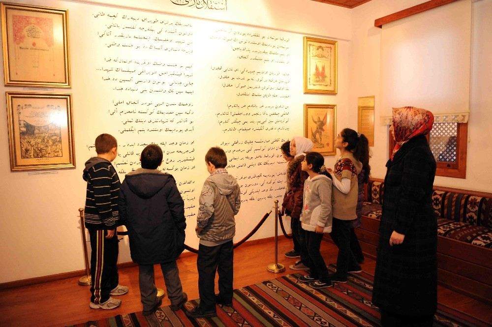 İstiklal Marşının Kabulünün 98İnci Yılında Taceddin Dergahı Müzesine Ziyaretçi Sayısı 5 Katına Çıktı