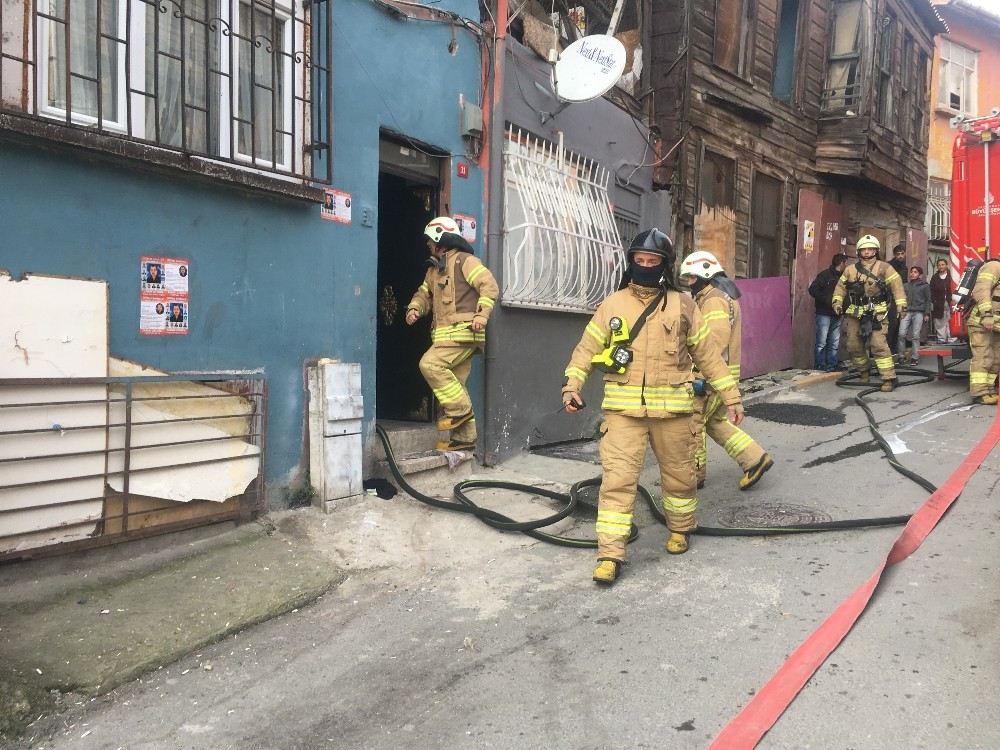 İtfaiye Ekiplerinin Dar Sokaklarda Geçiş Mücadelesi