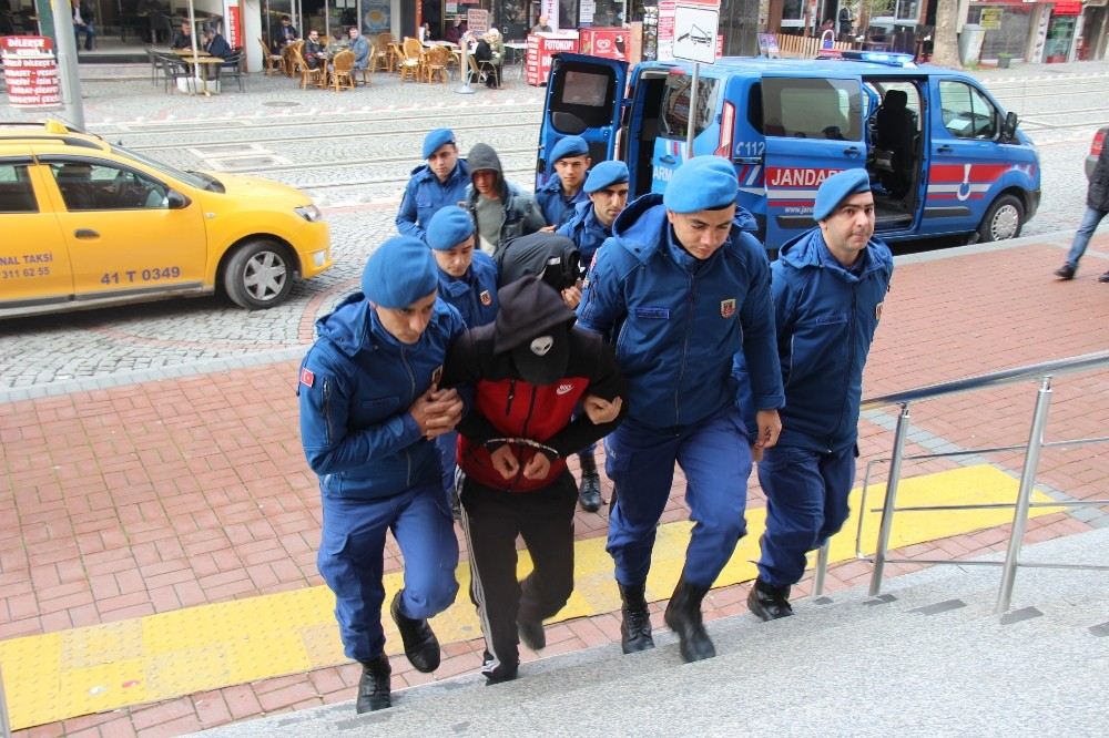 Jandarma, İnşaat Malzemelerini Çalan 3 Hırsızı Suçüstü Yakaladı