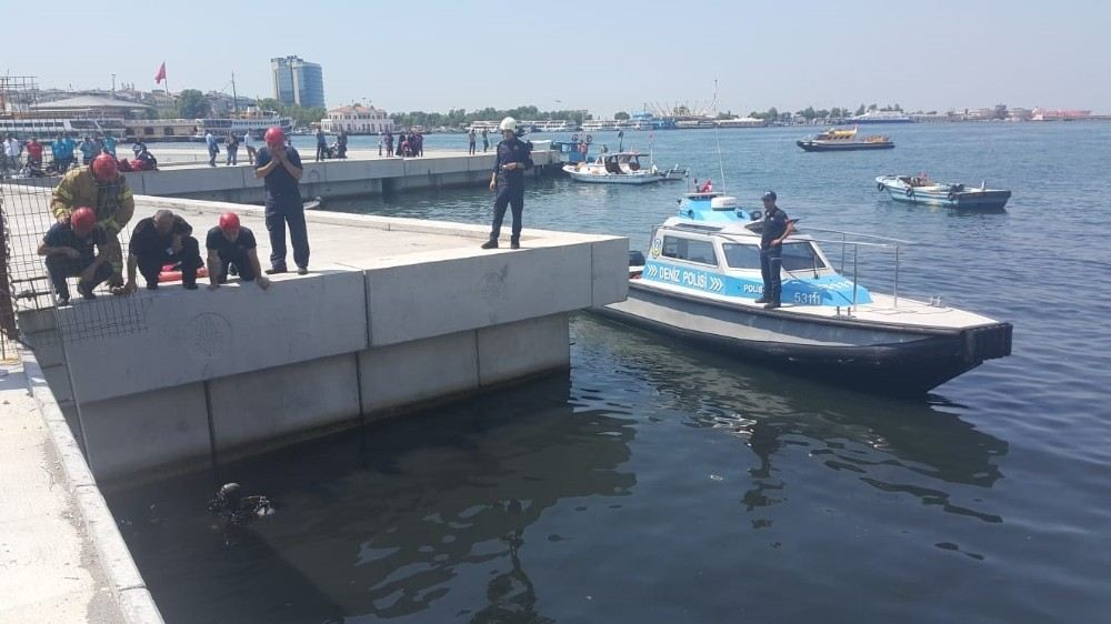 Kadıköyde Denize Düşen Genci Arama Çalışmaları Devam Ediyor