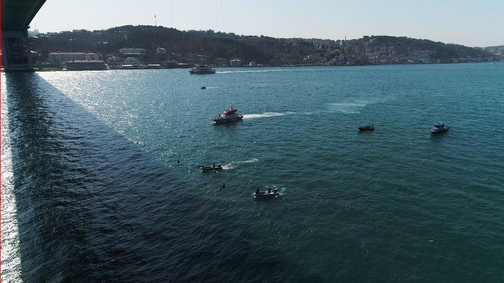 Kadın Komandolar Dünya Kadınlar Gününde İstanbul Boğazına Halatla İndi