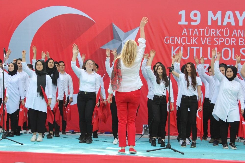 Kağıthanede 19 Mayıs Coşkuyla Kutlandı