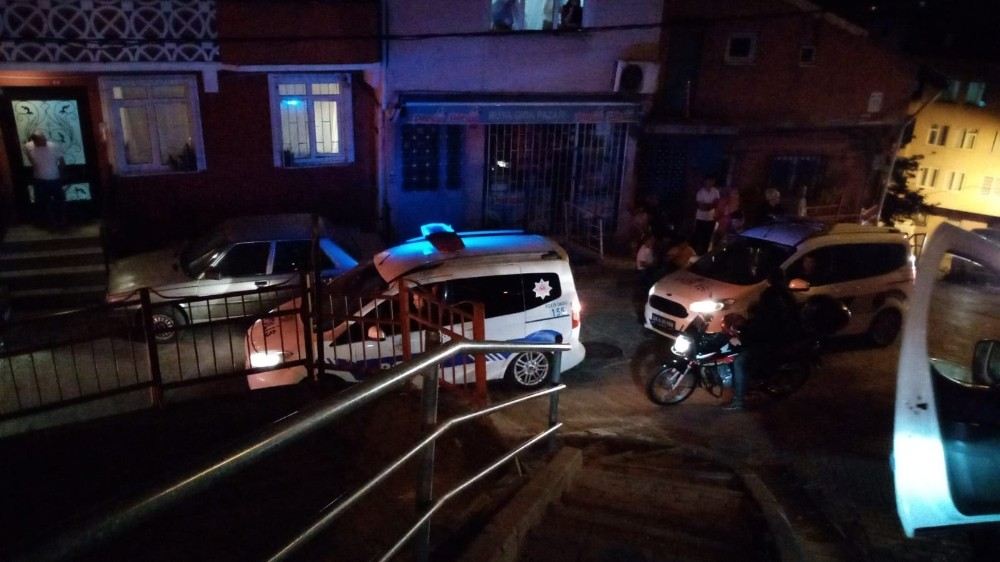 Kağıthanede İki Aile Arasında Kavga Çıktı: 3 Yaralı