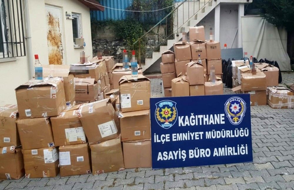 Kağıthanede Kaçak Alkol Satışı Yapanlara Operasyon: 2 Gözaltı