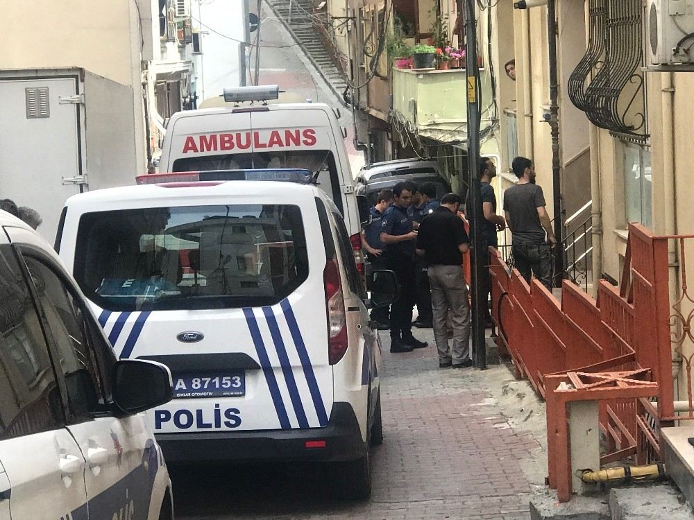 Kağıthanede Polis Memuru, Meslektaşının Beylik Tabancasıyla İntihar Etti