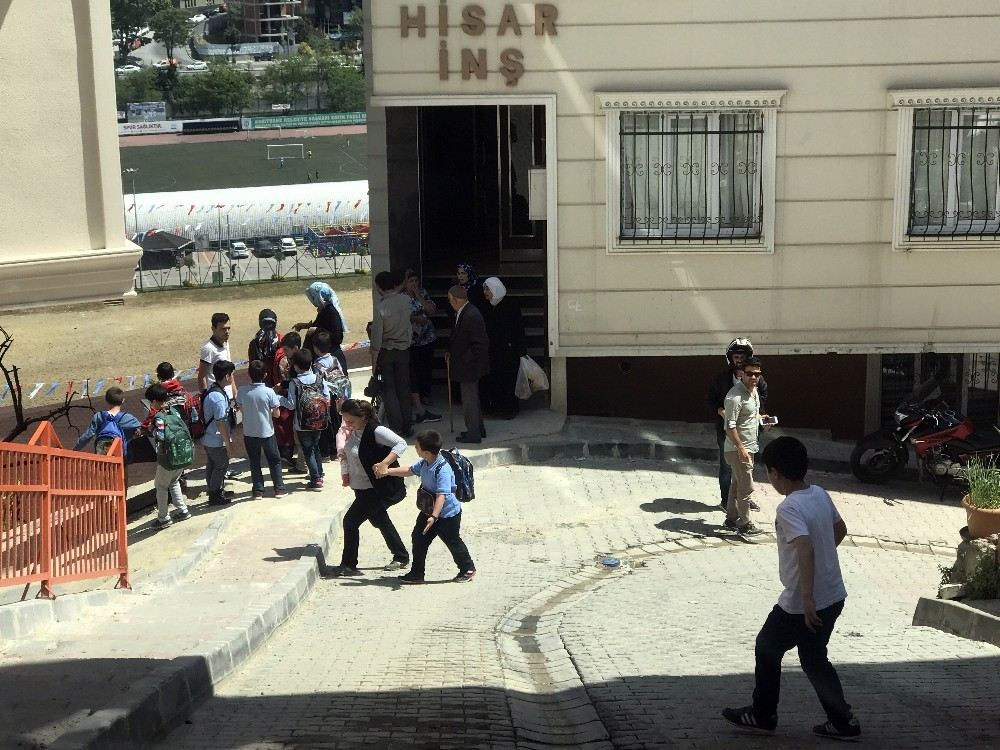 Kağıthanede Taksi 30 Metreden Aşağıya Uçtu