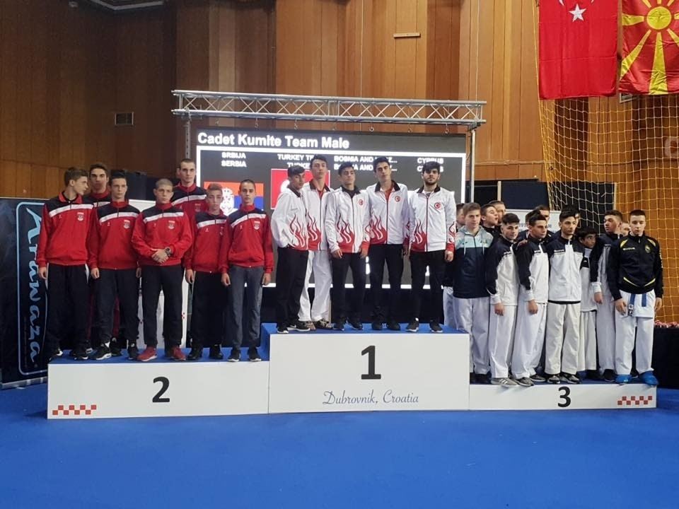 Kağıtsporlu  Karateciler Avrupadan Başarılarla Döndüler