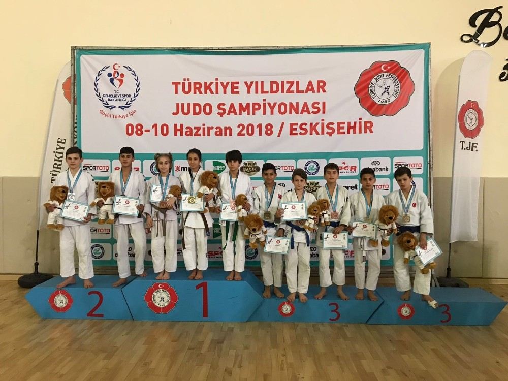 Kağıtsporlu Judocular Eskişehirden 15 Madalya İle Döndü