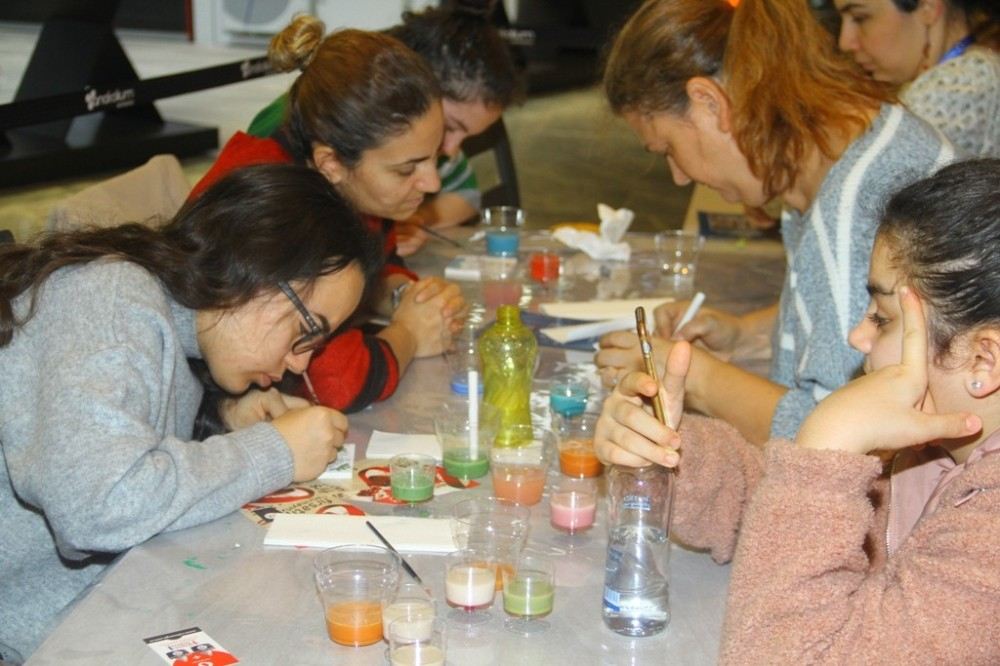 Kartal Belediyesinden Kadınlara Ücretsiz Çini Atölyesi