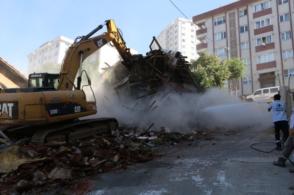 Kartalda Çevreyi Tehdit Eden Metruk Yapılara Geçit Yok