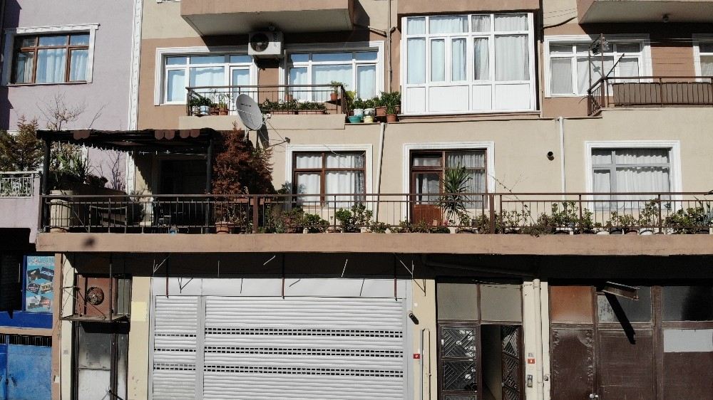 Kartalda Deprem Sonrası Boşaltılan Bina Havadan Görüntülendi