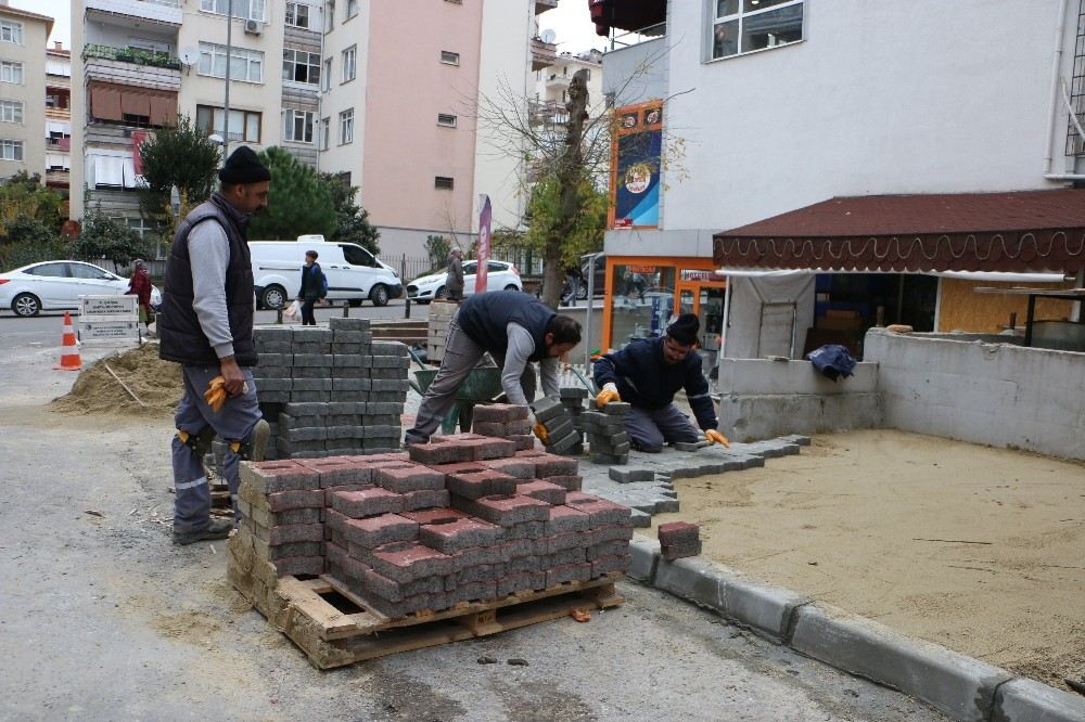 Kartalda Kaldırım Yenileme Ve Yol Bakım Çalışmaları Devam Ediyor