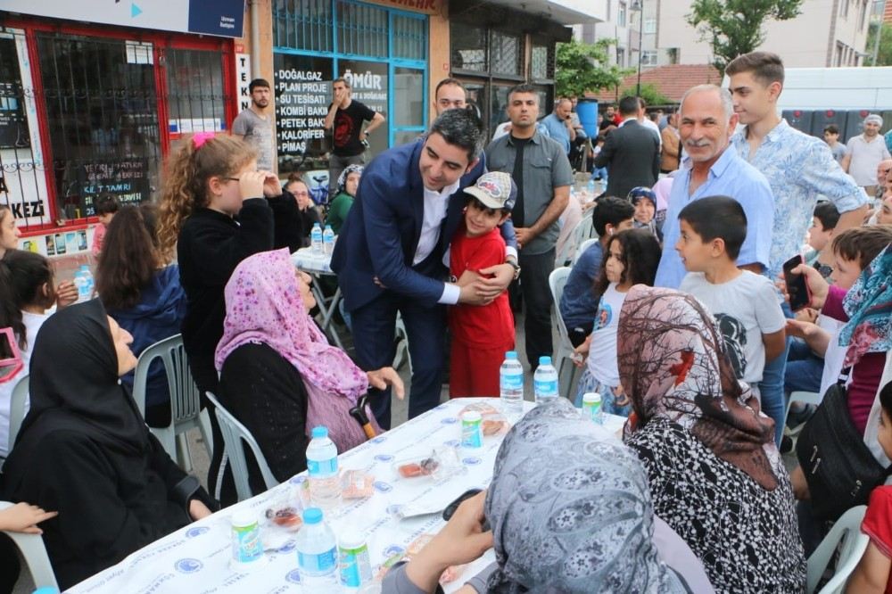 Kartalda Ramazan Sofraları, Kardeşlik Ve Barışın Buluşma Noktası Oldu