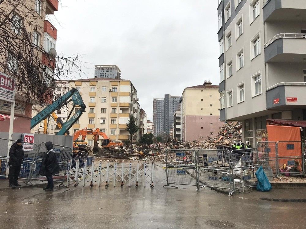 Kartaldaki Yunus Apartmanında Yıkım Tamamlandı