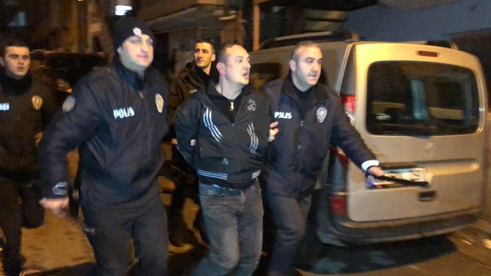 Kavgaya Müdahale Eden Polis Ekiplerine Taşlı Sopalı Saldırı: 7 Gözaltı