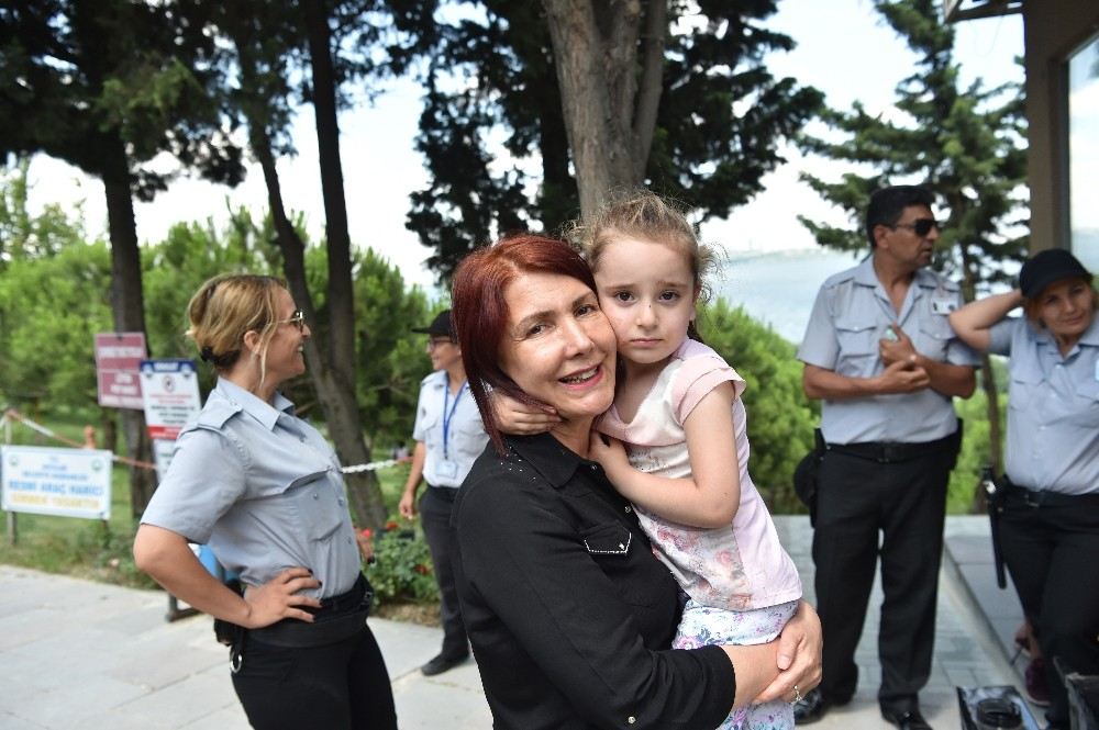 Kaybolan Küçük Kızı Başkan Benli Ailesine Teslim Etti