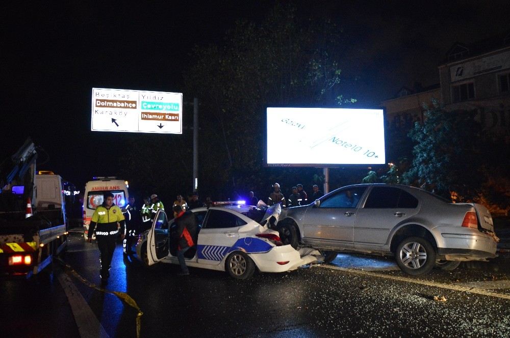 Kaza Yerine Gelen Polis Aracına Başka Bir Otomobil Çarptı