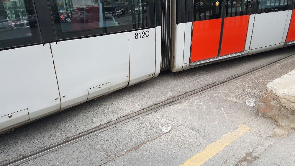 Kazaya Karışan Tramvay Vagonları Tek Tek Çekildi