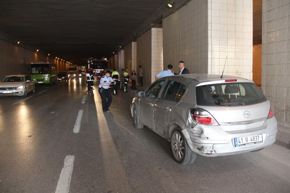 Kazayı Görüp Yavaşlayan Otomobile Arkadan Gelen Araçlar Çarptı