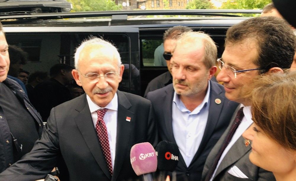 Kemal Kılıçdaroğlu Şilede Muhtarlarla Bir Araya Geldi