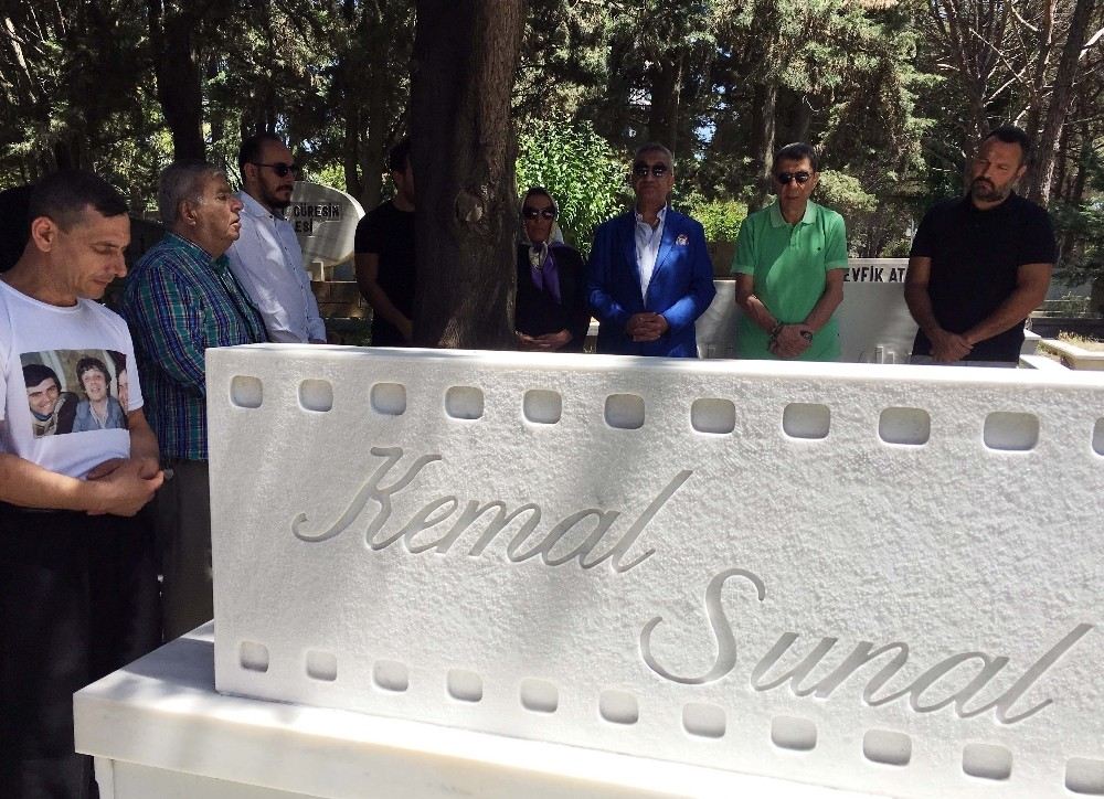 Kemal Sunal Vefatının 19Uncu Yılında Mezarı Başında Anıldı
