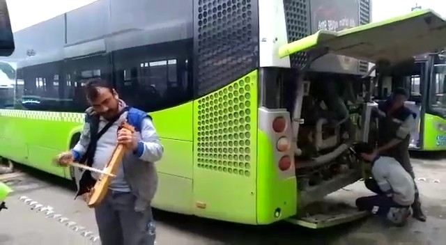 Kemençeli Türkülü Otobüs Tamiri