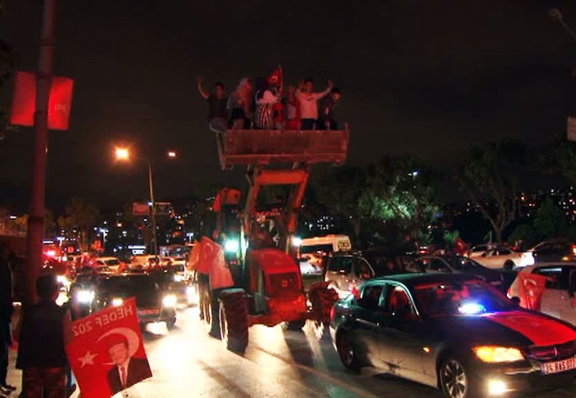 Kepçe Üzerinden Tehlikeli Kutlama