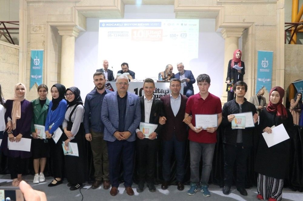Kılavuz Gençlik Akademi Lise Yazarlık Okulu Kapanış Programı Kitap Fuarında Yapıldı