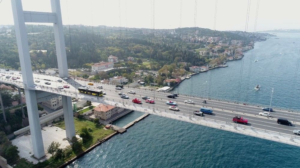 Klasik Otomobillerin 15 Temmuz Şehitler Köprüsündeki Cumhuriyet Konvoyu Havadan Görüntülendi