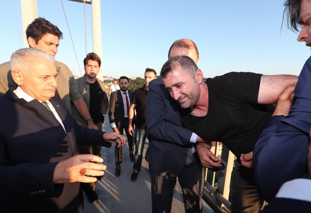 Köprüdeki İntihar Teşebbüsünü Başbakan Yıldırım Önledi