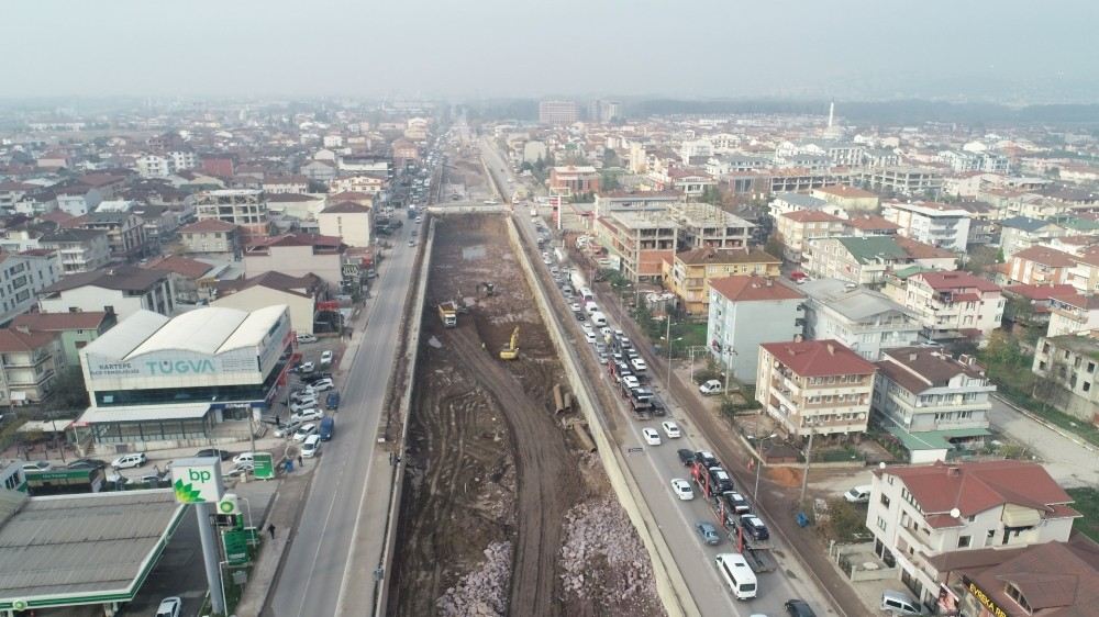 Köseköy Kavşağında Köprü Kirişleri İnşa Ediliyor