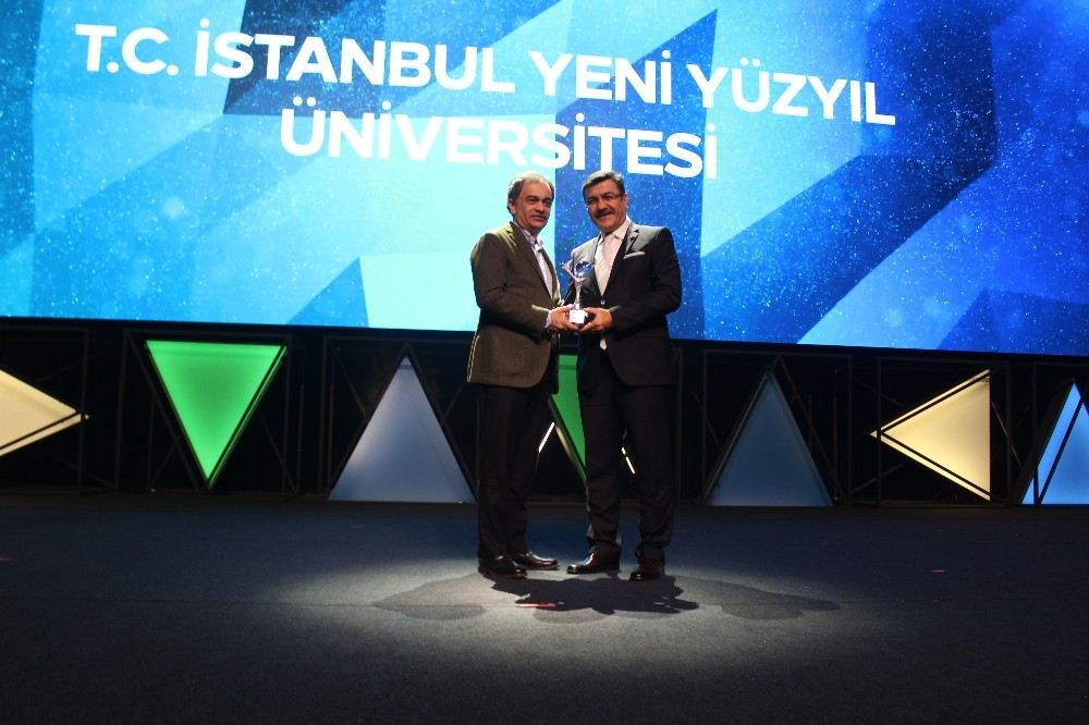 ?Kristal Baret Üniversite Proje Ödülünün Sahibi İstanbul Yeni Yüzyıl Üniversitesi Oldu