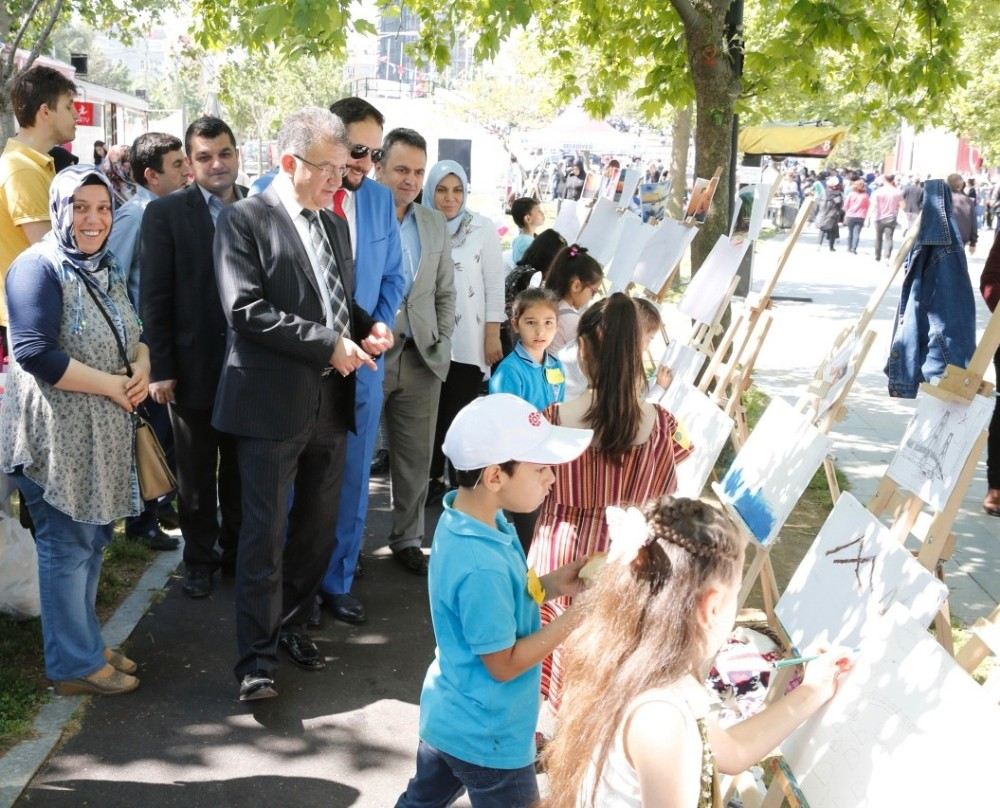 Küçükçekmece Gölüde Renk Şöleni