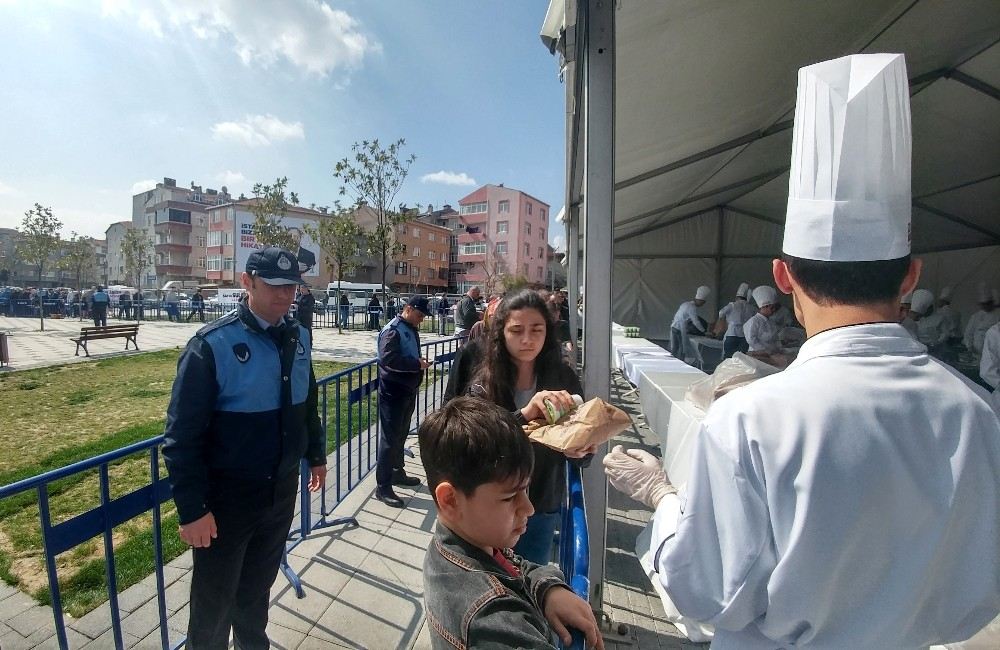 Küçükçekmecede Düzenlenen Ciğer Festivalinde 2 Ton Ciğer Dağıtıldı