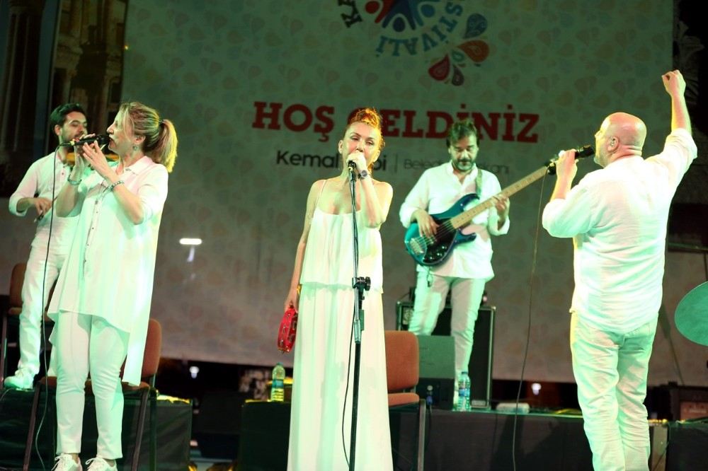 Küçükçekmecede Kardeşlik Festivalinde Kardeş Türküler Sahne Aldı