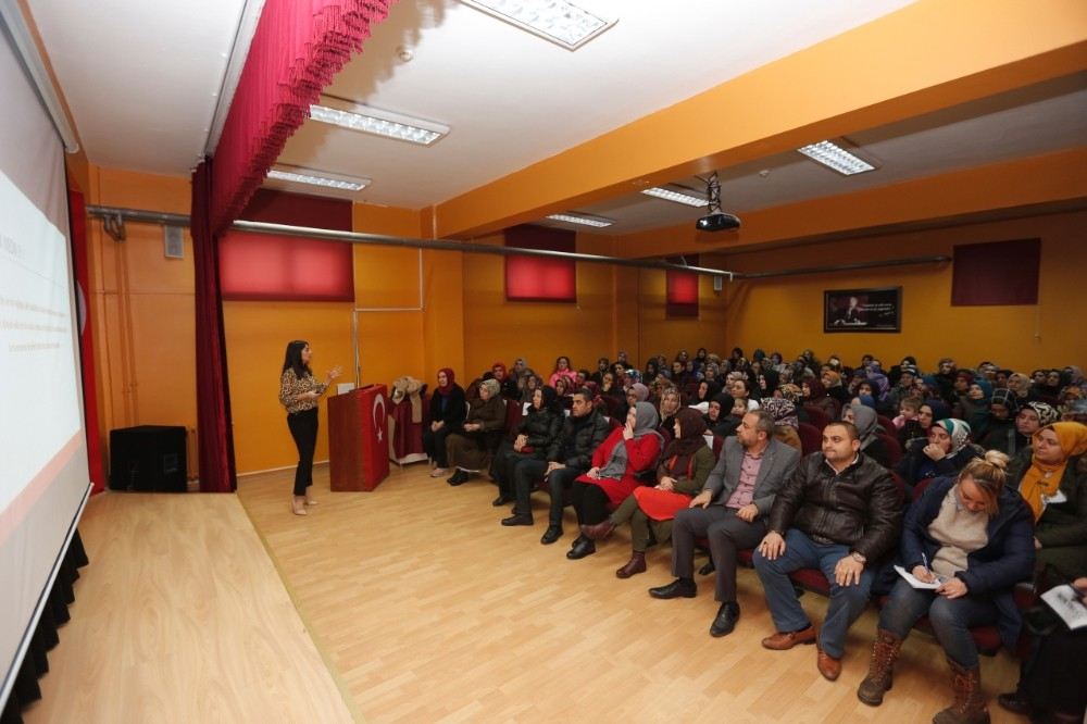 Küçükçekmeceli Ebeveynlere Bağımlılık Semineri