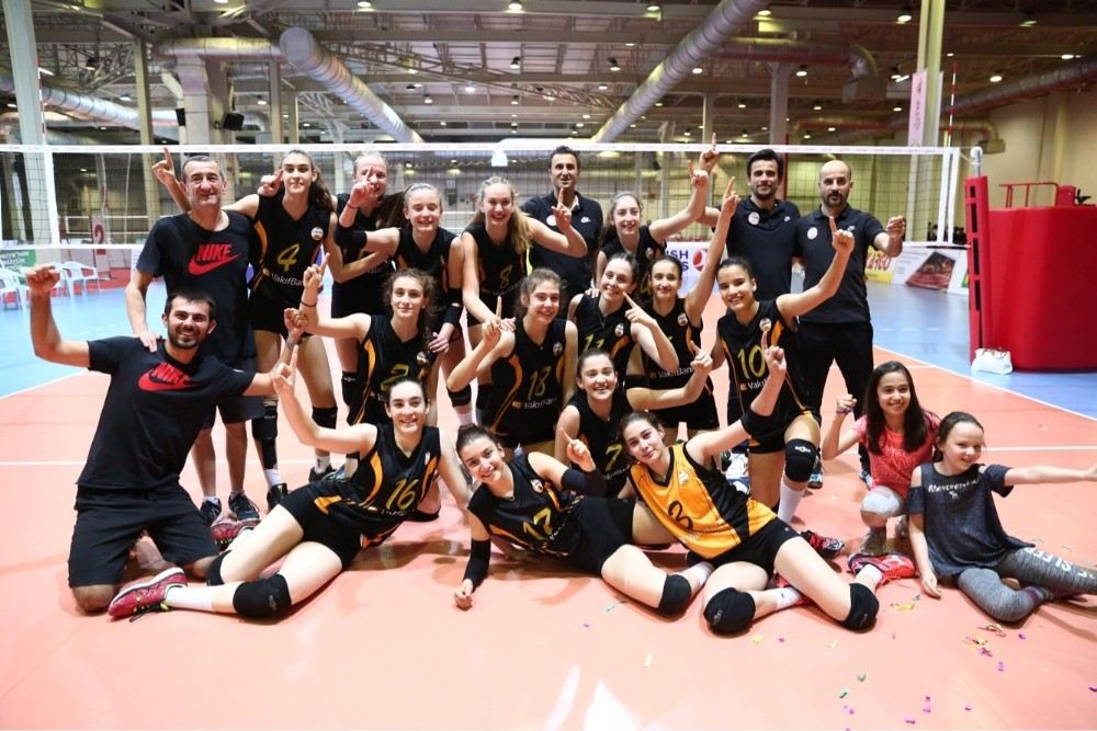 Küçüklerde De Namağlup Şampiyon Vakıfbank