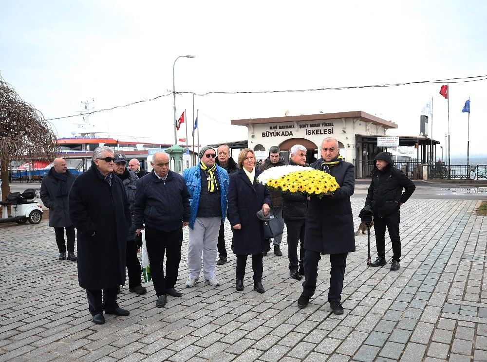 Lefter Küçükandonyadis Mezarı Başında Anıldı