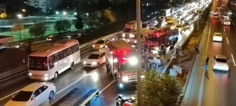 Maltepede Trafik Kazası:2 Yaralı