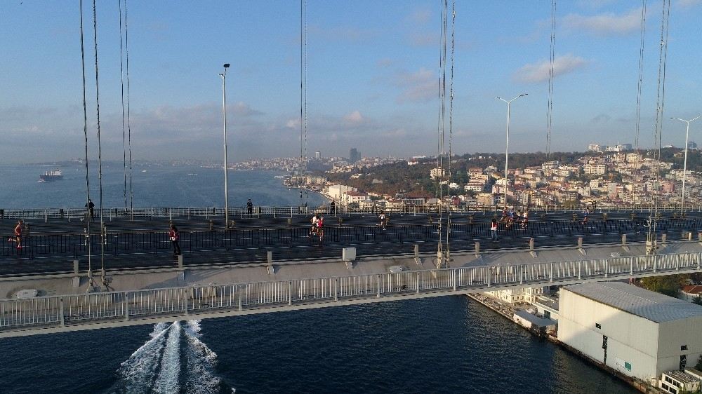 Maraton Sporcularının Tarihi Yarımada Ve Galata Köprüsünden Geçişleri Havadan Görüntülendi