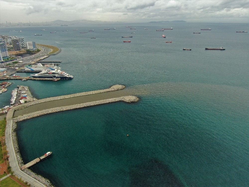 Marmara Denizine Çamur Aktı