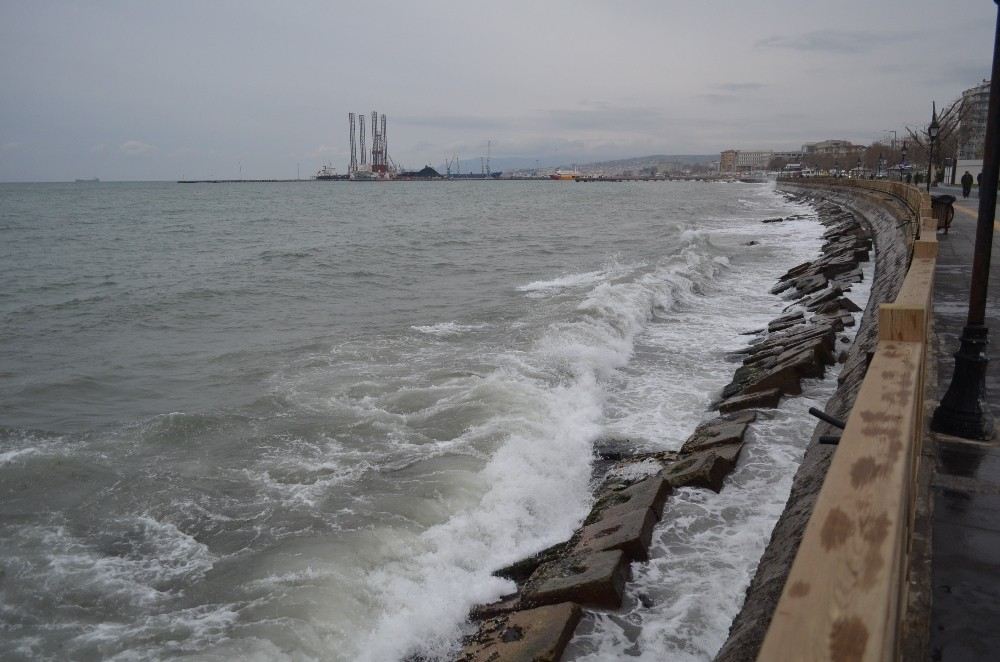 Marmarada Deniz Ulaşımına Fırtına Engeli