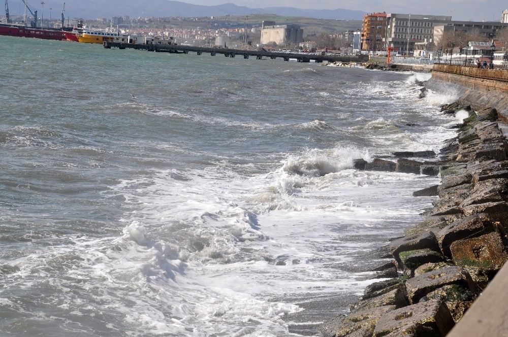 Marmarada Deniz Ulaşımına Poyraz Engeli