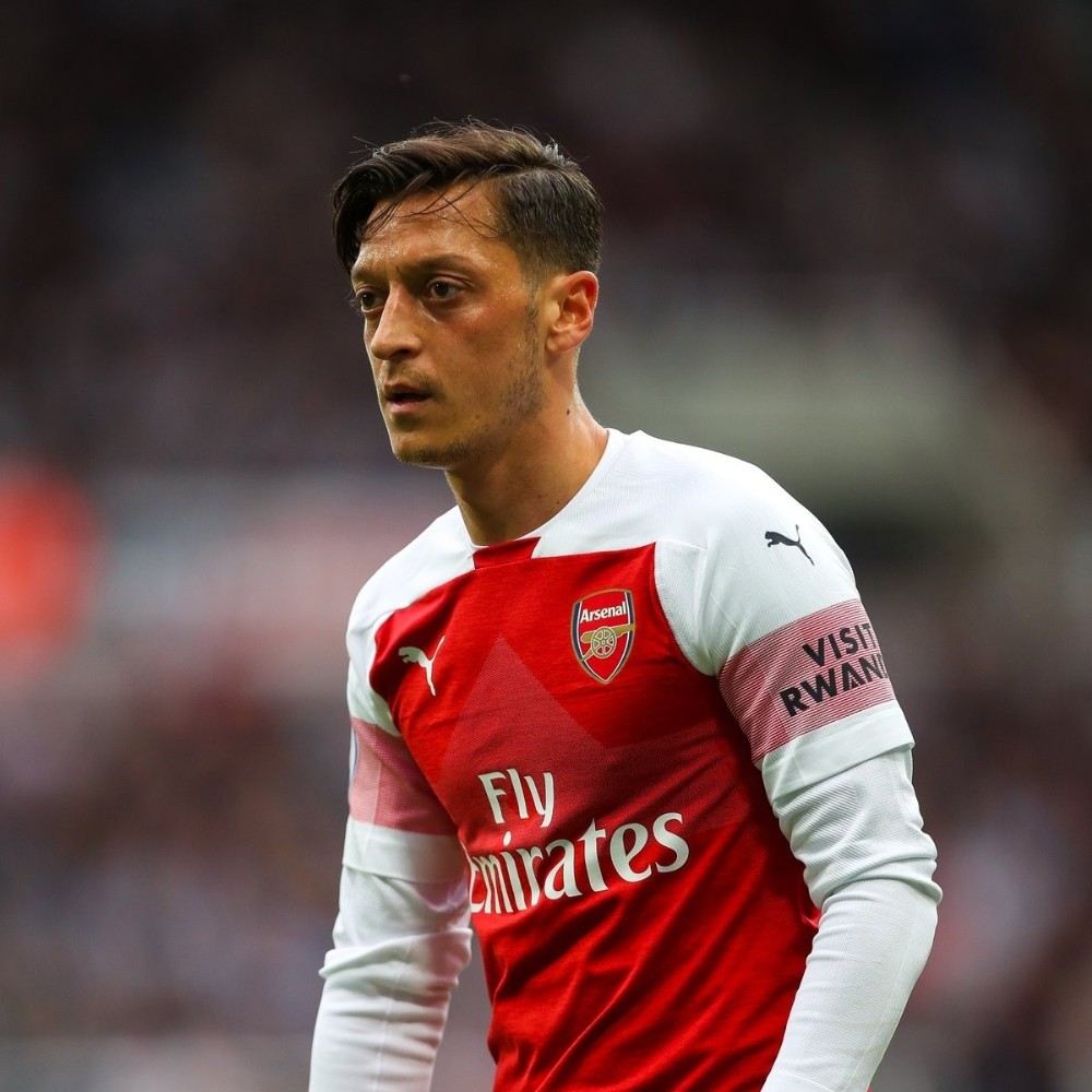 Mesut Özile Londrada Saldırı Girişimi