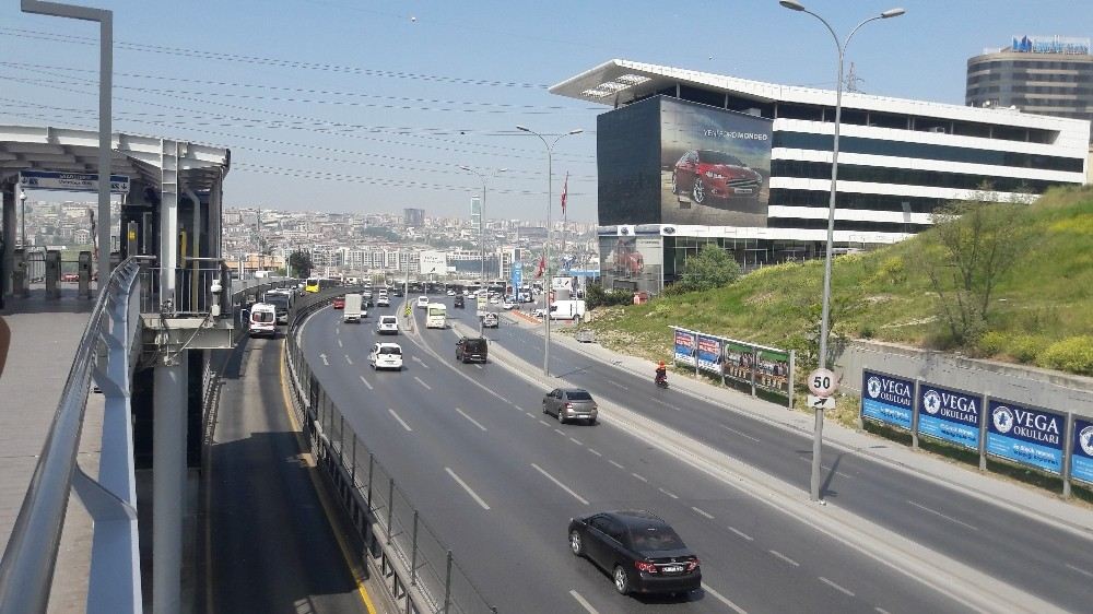 Metrobüsün Çarptığı Suriyeli Çocuk İşçi Hayatını Kaybetti