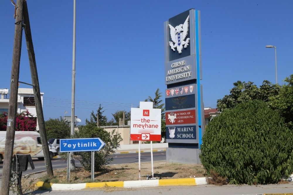 Meyhane Ve İçkili Mekan? Tabelaları Kıbrısta Tepkiye Neden Oldu