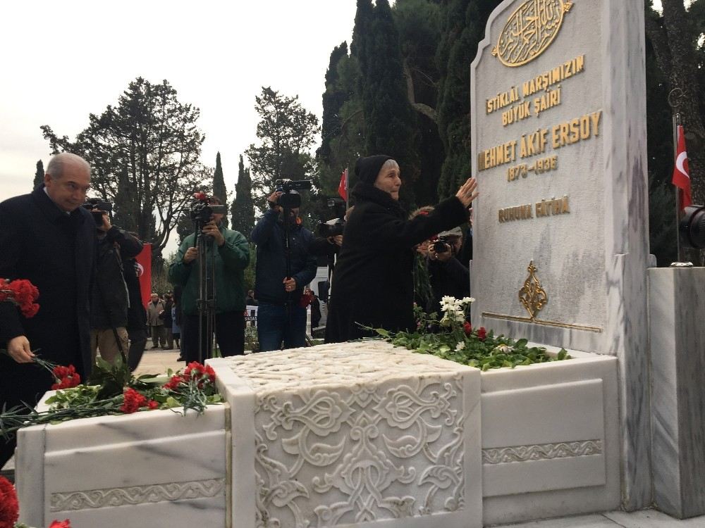 Milli Şair Mehmet Akif Ersoy Kabri Başında Anıldı